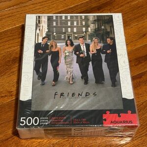 Friends TV Series 500-Piece Jigsaw Puzzle by Aquarius - Black & White Cover Art
